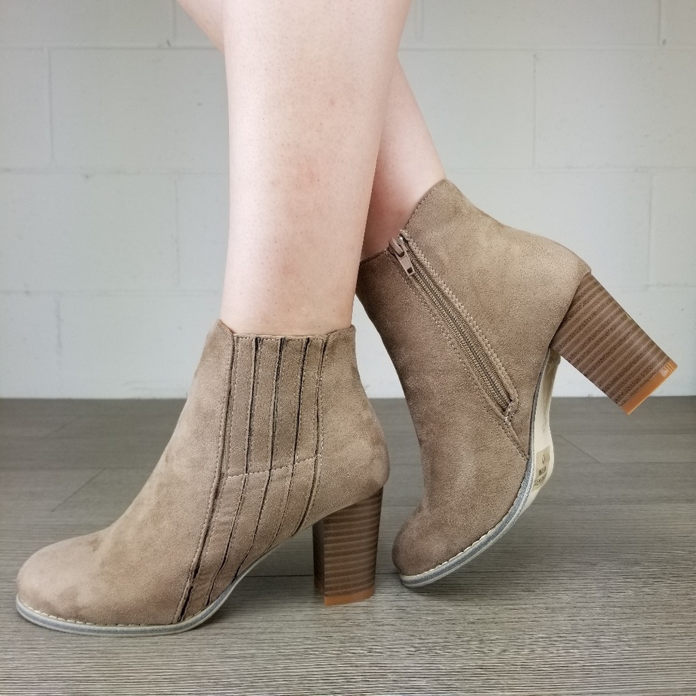 Faux Suede Bock Heel Ankle Bootie - P